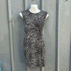 Diane Von  Furstenberg Twisty Clean Black & White Silk Jersey Shift, size 4